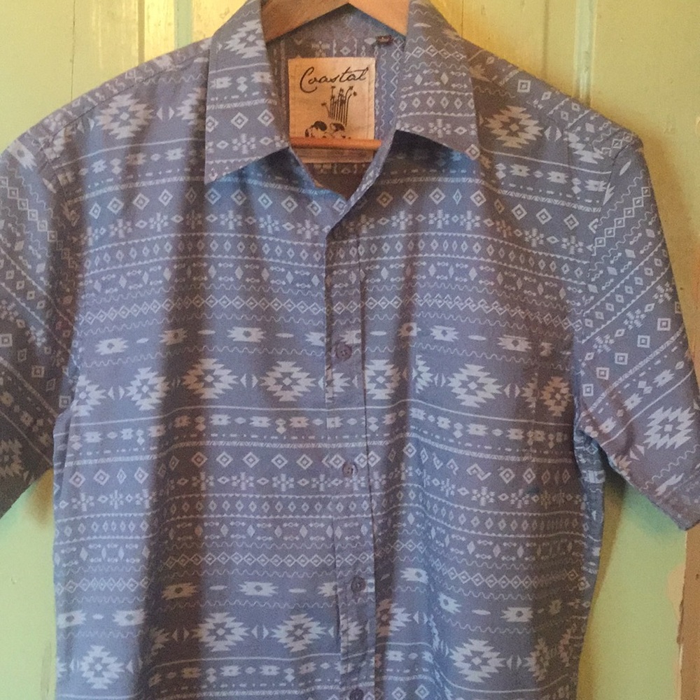 Men’s tribal print short sleeve shirt. L